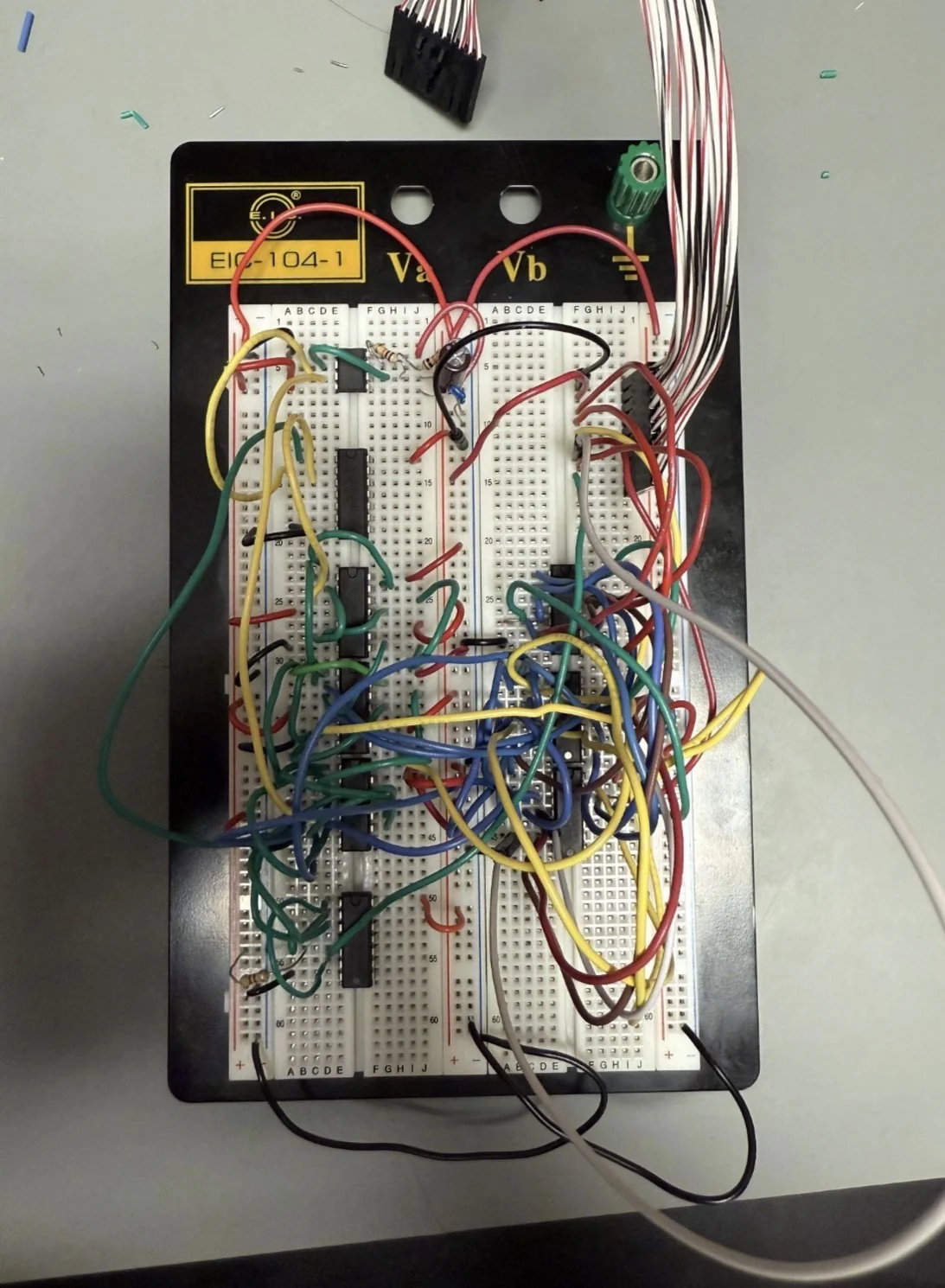 Breadboard circuit with digital logic ICs and connecting wires